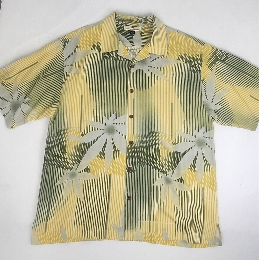 Tommy Bahama 100% Silk Yellow Green Hawaiian Hawaiian Print Button Down Shirt.